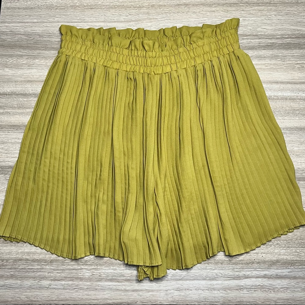 Zara Pleated Shorts Olive Green Size Small | Zara dress shorts Zara green short